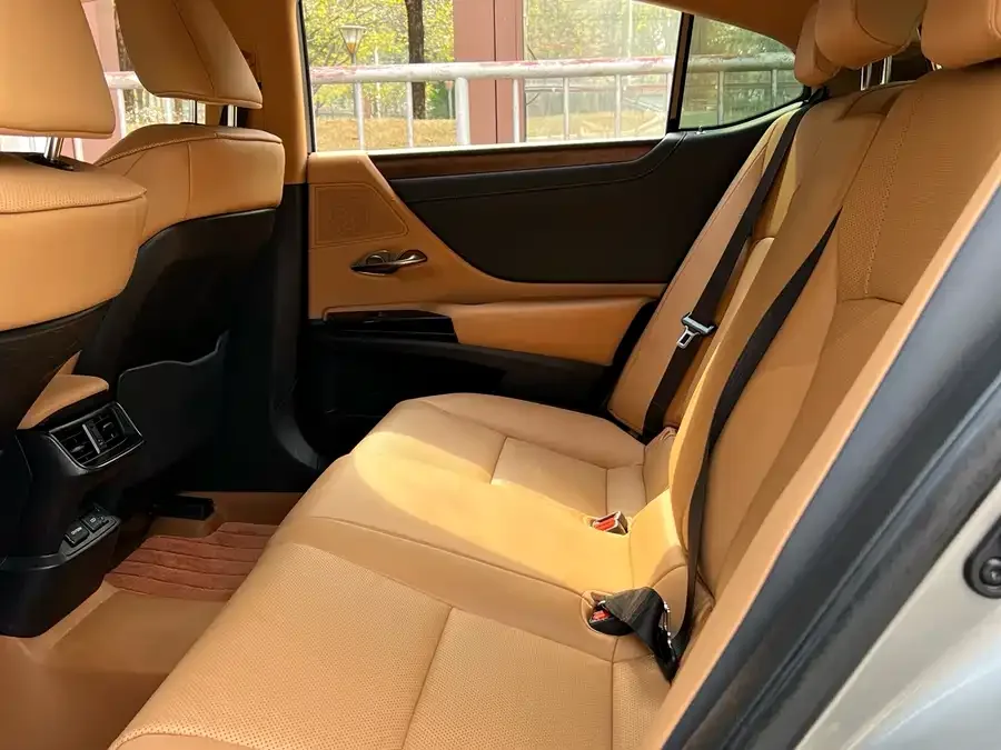 Lexus ES 2022 200 Luxury Edition 2023 — миниатюра 3