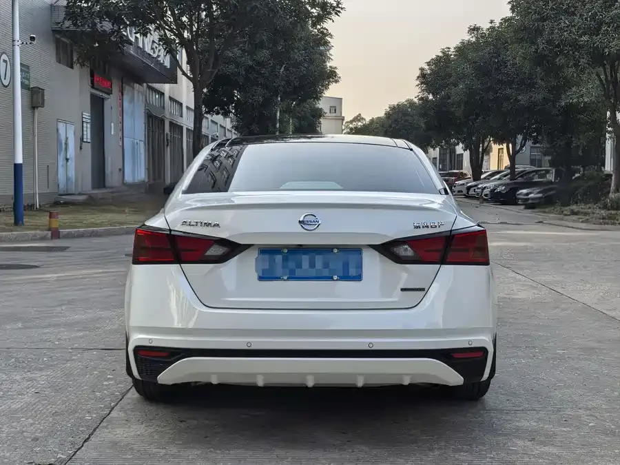 Nissan Altima Teana 2022 2.0L XL-Upr Premium Edition 2022 — миниатюра 2