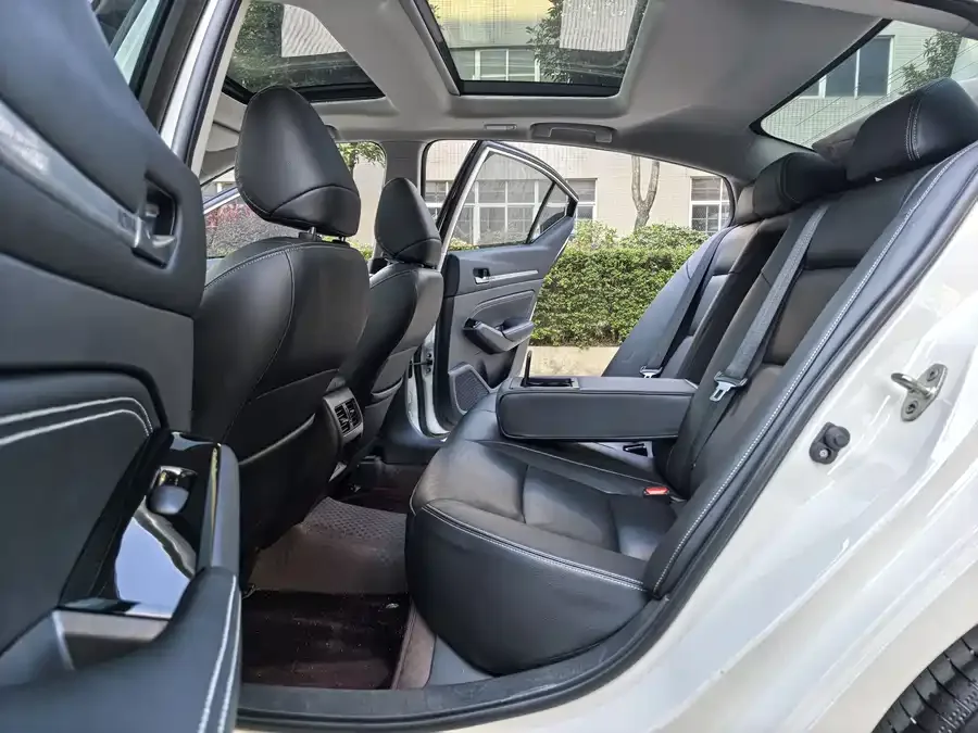 Nissan Altima Teana 2022 2.0L XL-Upr Premium Edition 2022 — миниатюра 3