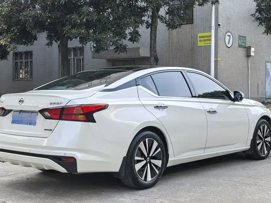 Nissan Altima Teana 2022 2.0L XL-Upr Premium Edition 2022 — миниатюра 4