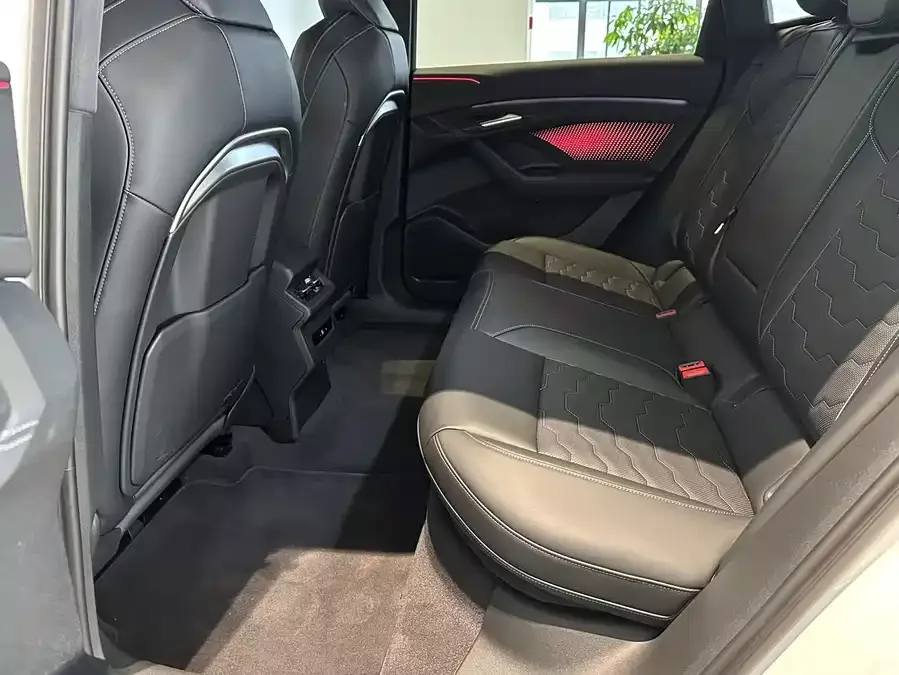 Audi Q6L e-tron 2026 First Launch Pilot Edition 2025 — миниатюра 5