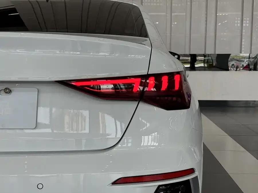 Audi A3 2023 facelift A3L Limousine 35 TFSI stylish and sporty 2023 — миниатюра 5