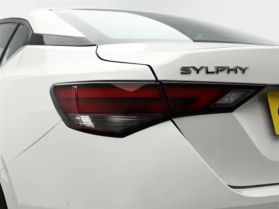 Nissan Sylphy Sylphy 2023 facelift 1.6L CVT Enjoy Edition 2024 — миниатюра 4