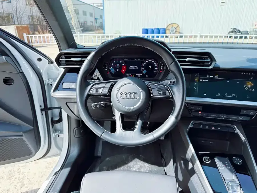 Audi A3 2023 A3L Limousine 35 TFSI Fashion Sports 2023 — миниатюра 4