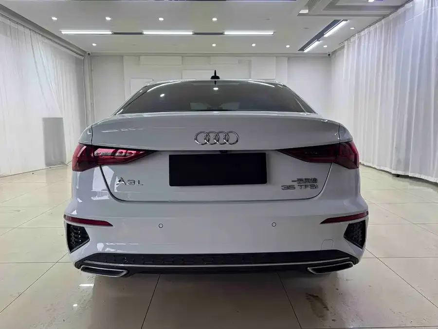 Audi A3 2023 A3L Limousine 35 TFSI Fashion Sports 2023 — миниатюра 2