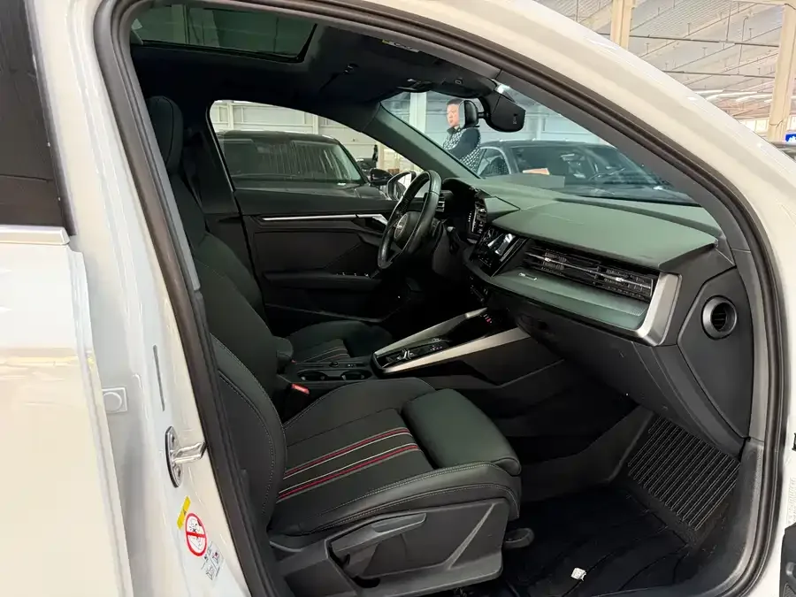 Audi A3 2022 Sportback 35 TFSI stylish and sporty 2022 — миниатюра 5