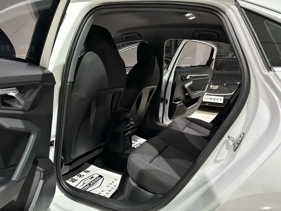 Audi A3 2022 A3L Limousine 35 TFSI aggressive and sporty 2022 — миниатюра 3