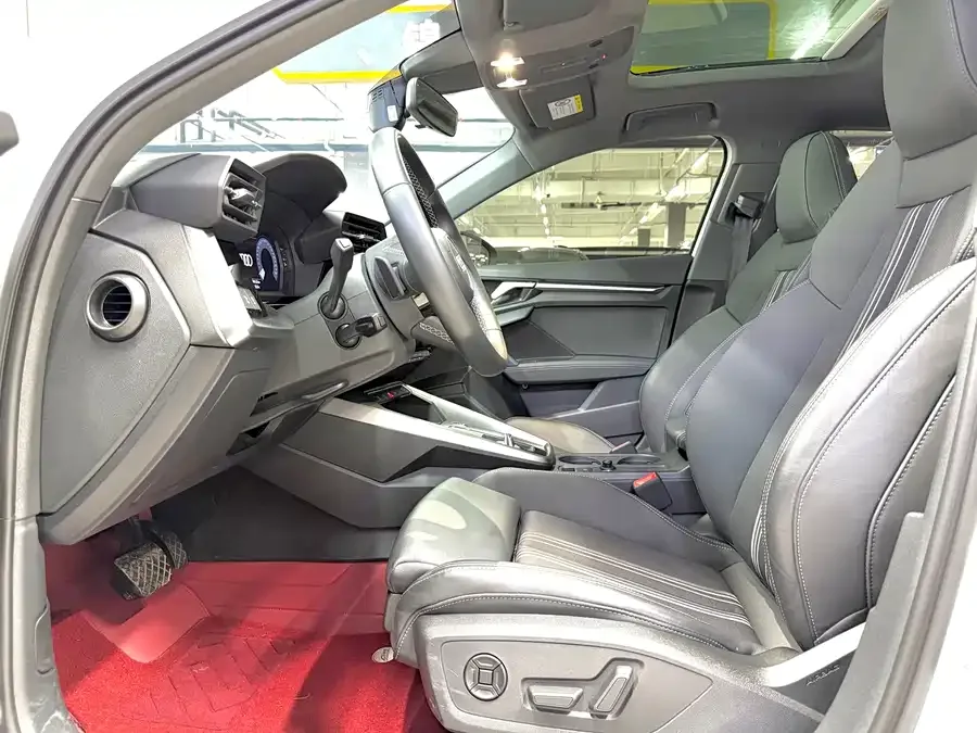 Audi A3 2023 Sportback 35 TFSI stylish and sporty 2023 — миниатюра 2