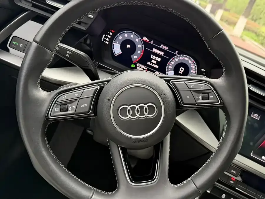 Audi A3 2023 Sportback 35 TFSI stylish and sporty 2023 — миниатюра 2
