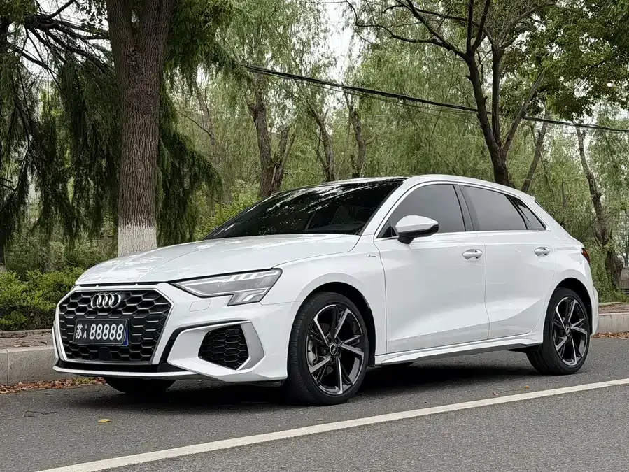 Audi A3 2023 Sportback 35 TFSI stylish and sporty 2023 — фото 1, купить с доставкой в Москву