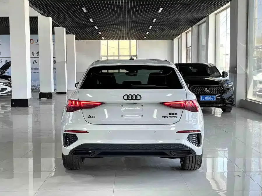 Audi A3 2023 Sportback 35 TFSI stylish and sporty 2023 — миниатюра 2