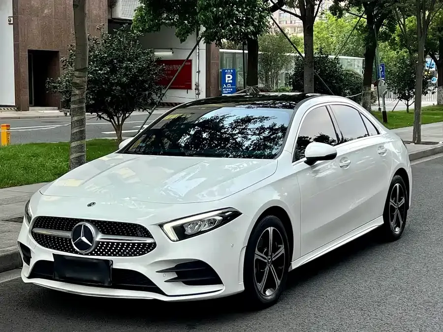 Mercedes-Benz Class A Mercedes-Benz A-Class 2022 A 200 L Sports Sedan Dynamic Edition 2022 — фото 1, купить с доставкой в Москву