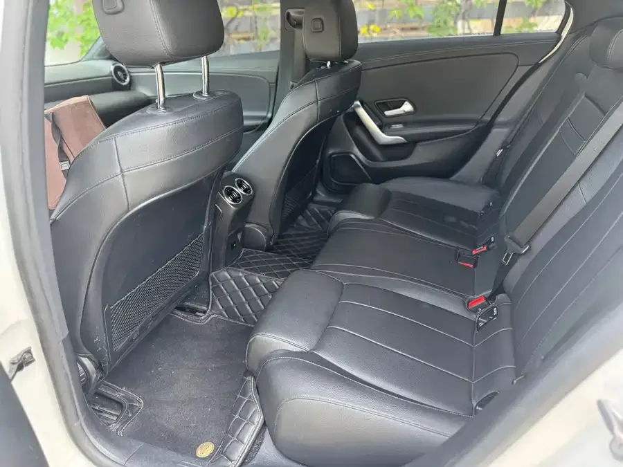 Mercedes-Benz Class A Mercedes-Benz A-Class 2022 A 180 L Sports Sedan 2022 — миниатюра 4
