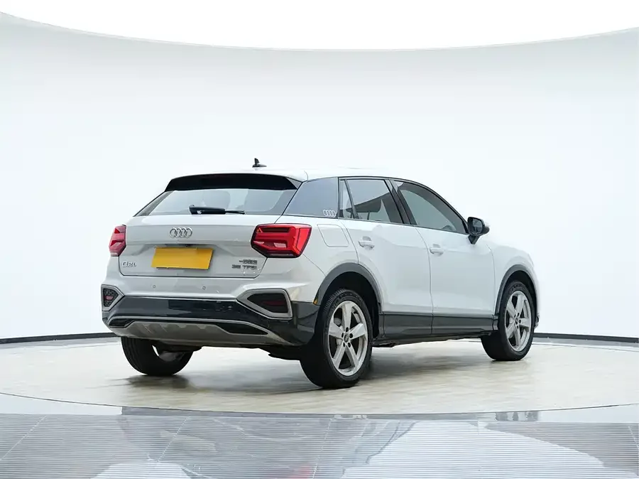 Audi Q2L 2022 35 TFSI Enterprising and Elegant Model 2023 — миниатюра 2