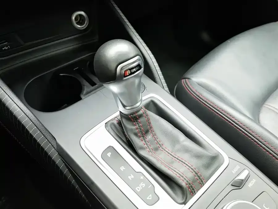 Audi Q2L 2022 35 TFSI aggressive and dynamic model 2023 — миниатюра 4
