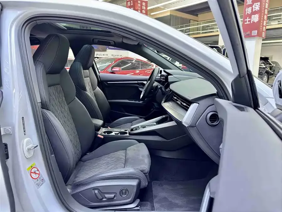 Audi A3 2023 facelift A3L Limousine 35 TFSI luxury sports model 2024 — миниатюра 2