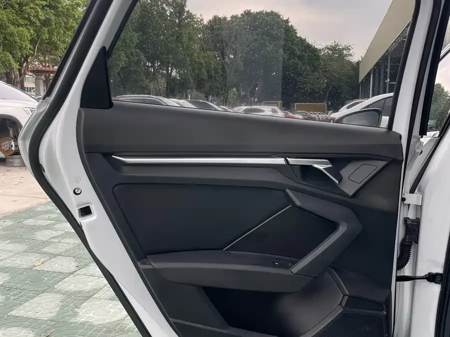 Audi A3 2023 Sportback 35 TFSI Aggressive Sports 2023 — миниатюра 5