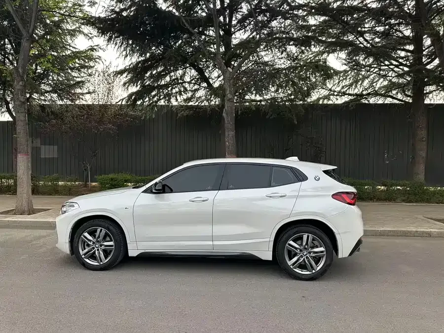 BMW X2 2023 sDrive25i M Sport Night Edition 2024 — миниатюра 3
