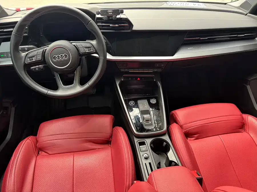 Audi A3 2024 Sportback 35 TFSI stylish and sporty 2024 — миниатюра 3