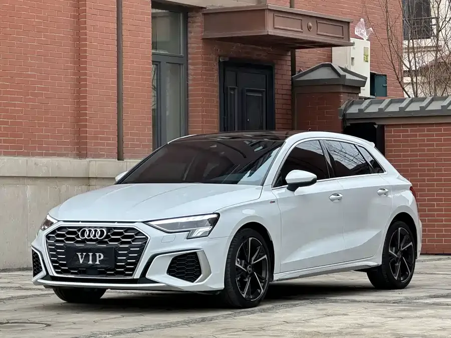 Audi A3 2024 Sportback 35 TFSI stylish and sporty 2024 — фото 1, купить с доставкой в Москву
