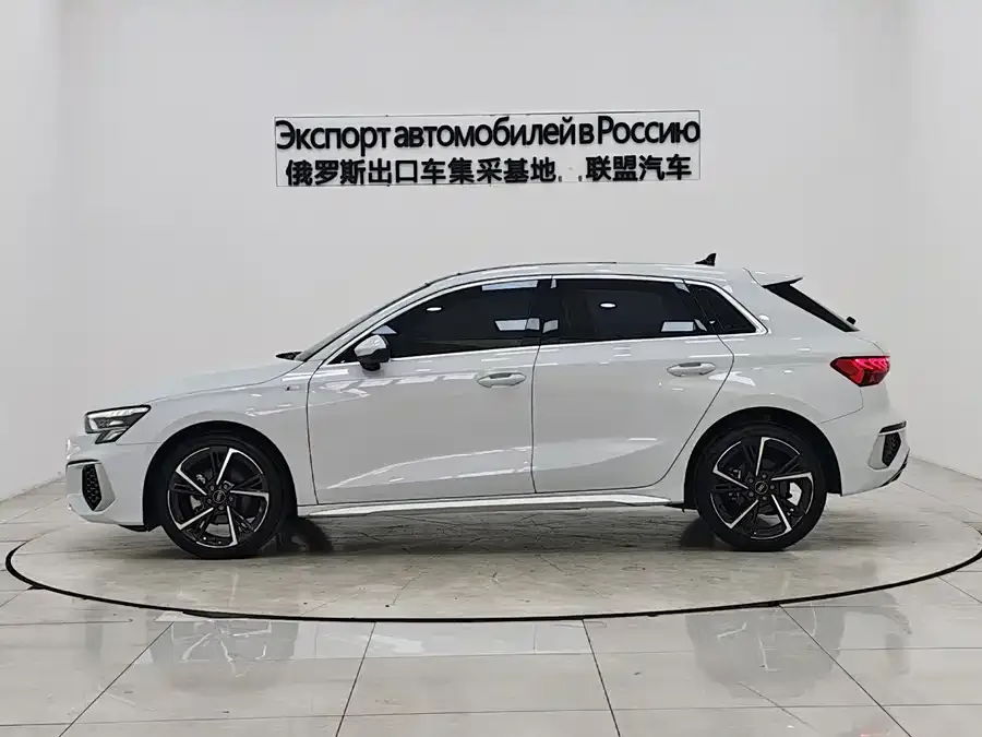 Audi A3 2023 Sportback 35 TFSI stylish and sporty 2023 — миниатюра 2