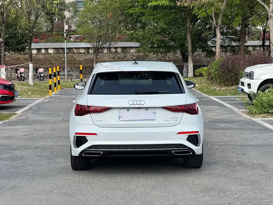 Audi A3 2024 Sportback 35 TFSI stylish and sporty 2024 — миниатюра 2