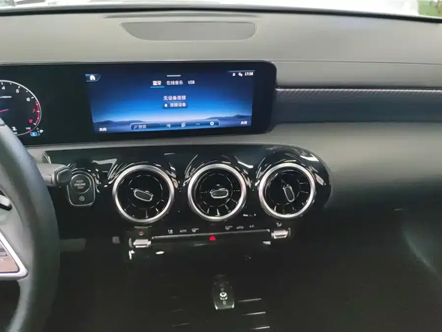 Mercedes-Benz Class A Mercedes-Benz A-Class 2023 A 200 L Dynamic Edition 2024 — миниатюра 4