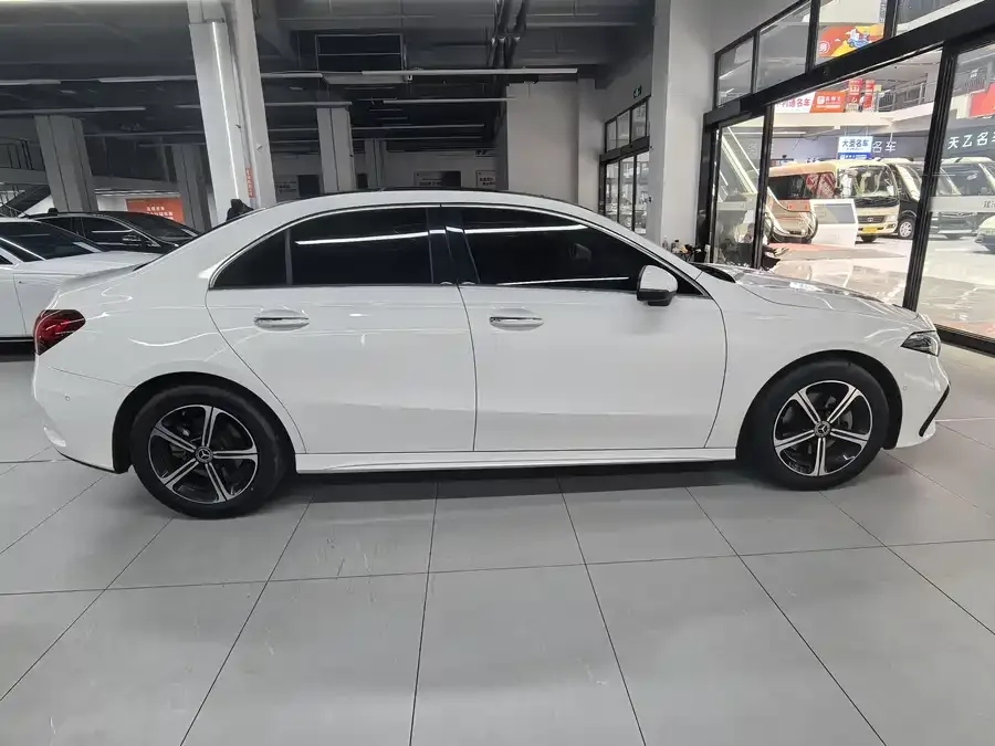 Mercedes-Benz Class A Mercedes-Benz A-Class 2024 Model A 200 L Fashion Edition 2024 — миниатюра 2
