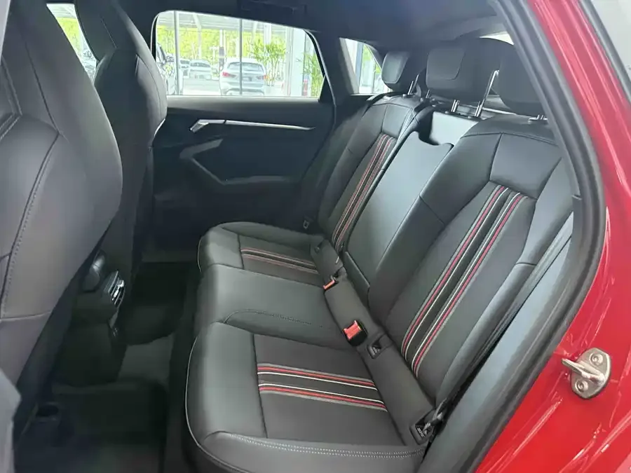Audi A3 2023 Sportback 35 TFSI stylish and sporty 2023 — миниатюра 4