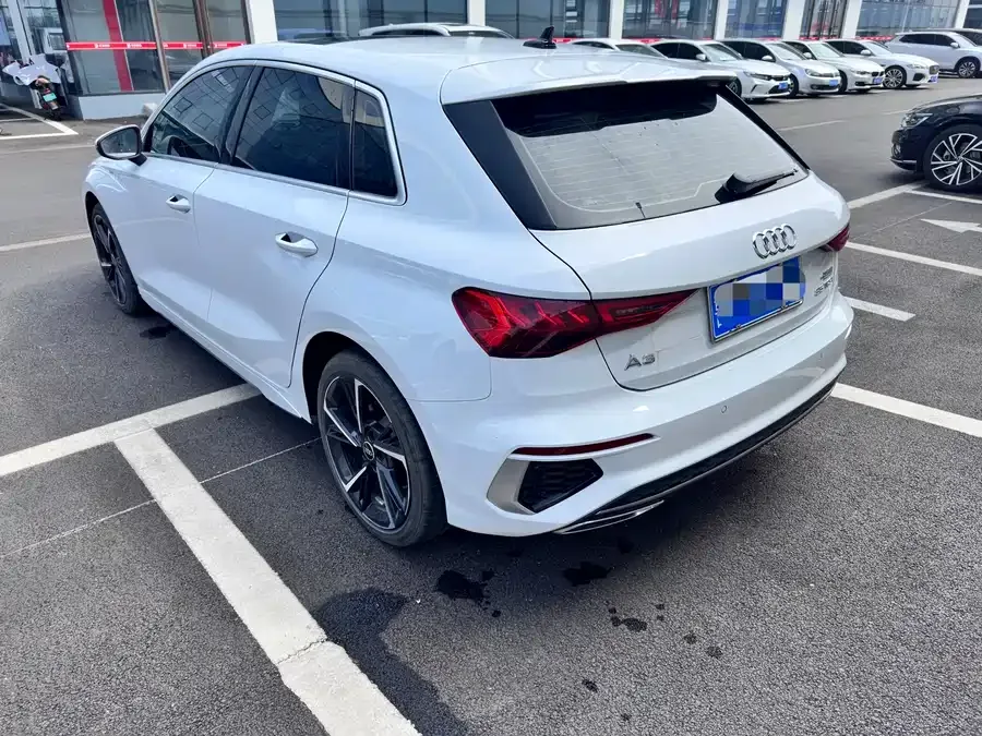 Audi A3 2024 Sportback 35 TFSI stylish and sporty 2024 — миниатюра 4