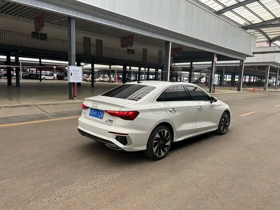 Audi A3 2024 A3L Limousine 35 TFSI Fashion Sports 2024 — миниатюра 2
