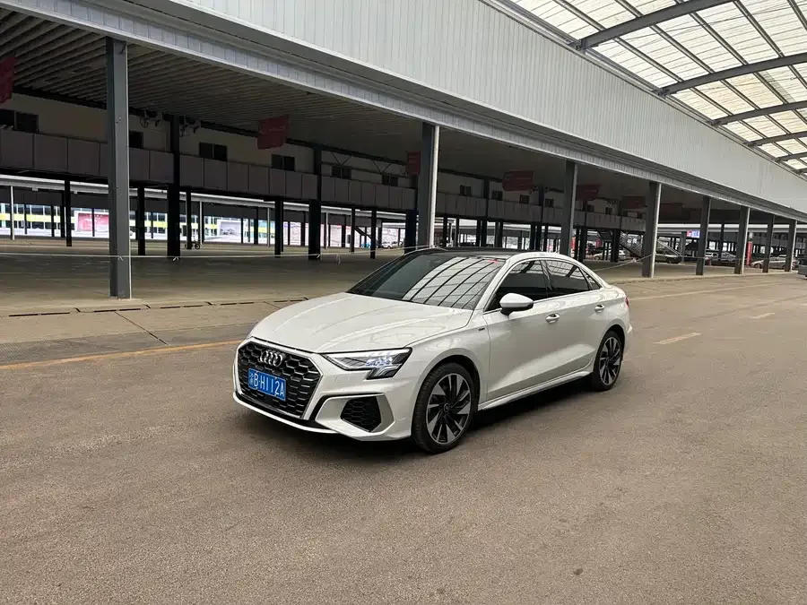 Audi A3 2024 A3L Limousine 35 TFSI Fashion Sports 2024 — фото 1, купить с доставкой в Москву