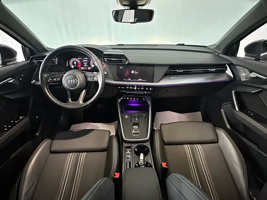 Audi A3 2024 Sportback 35 TFSI stylish and sporty 2024 — миниатюра 3
