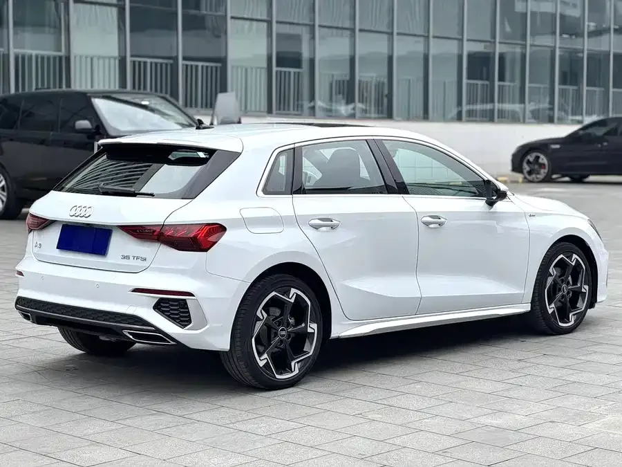 Audi A3 2023 Sportback 35 TFSI Luxurious and Elegant Model 2023 — миниатюра 3