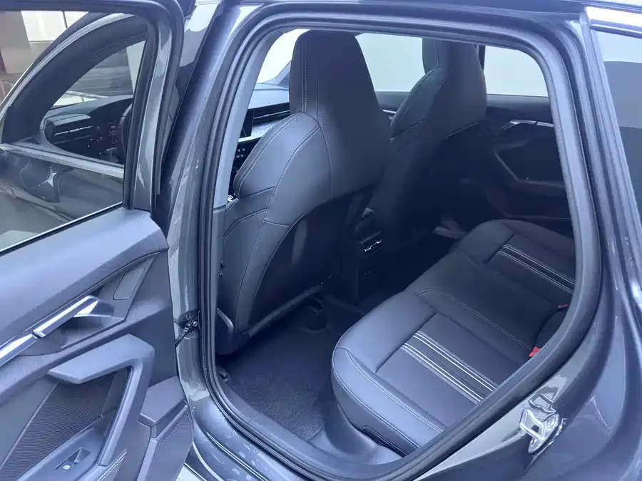 Audi A3 2023 facelift Sportback 35 TFSI stylish and sporty 2023 — миниатюра 3