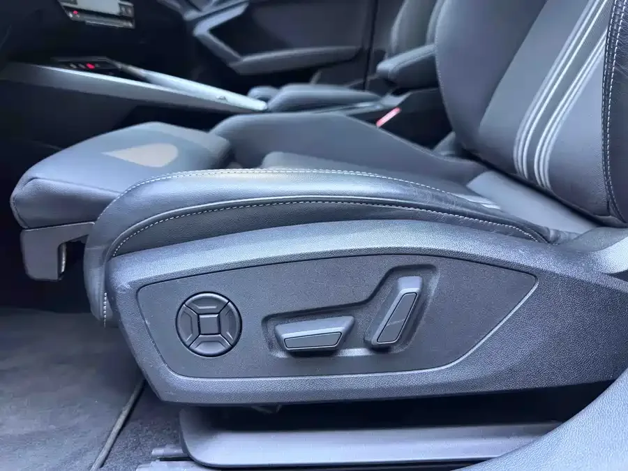 Audi A3 2023 facelift Sportback 35 TFSI stylish and sporty 2023 — миниатюра 5