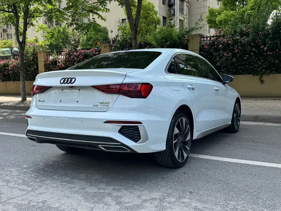 Audi A3 2023 A3L Limousine 35 TFSI Fashion Sports 2023 — миниатюра 3