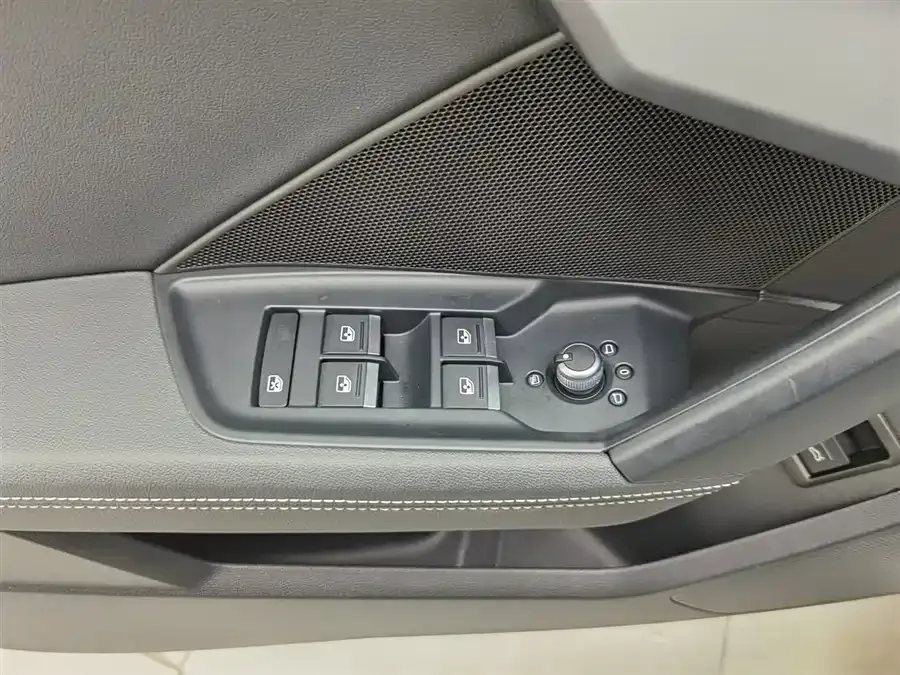 Audi A3 2023 facelift A3L Limousine 35 TFSI stylish and sporty 2023 — миниатюра 3