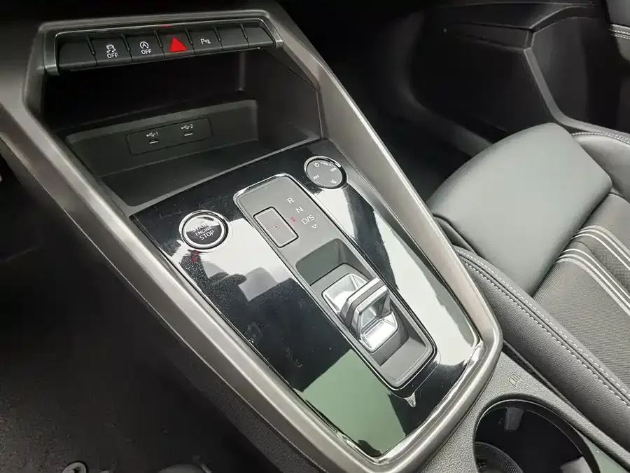 Audi A3 2023 facelift A3L Limousine 35 TFSI stylish and sporty 2023 — миниатюра 4