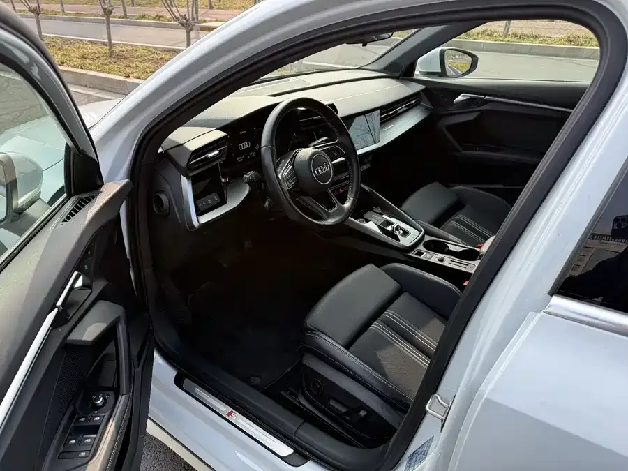Audi A3 2024 Sportback 35 TFSI stylish and sporty 2024 — миниатюра 2