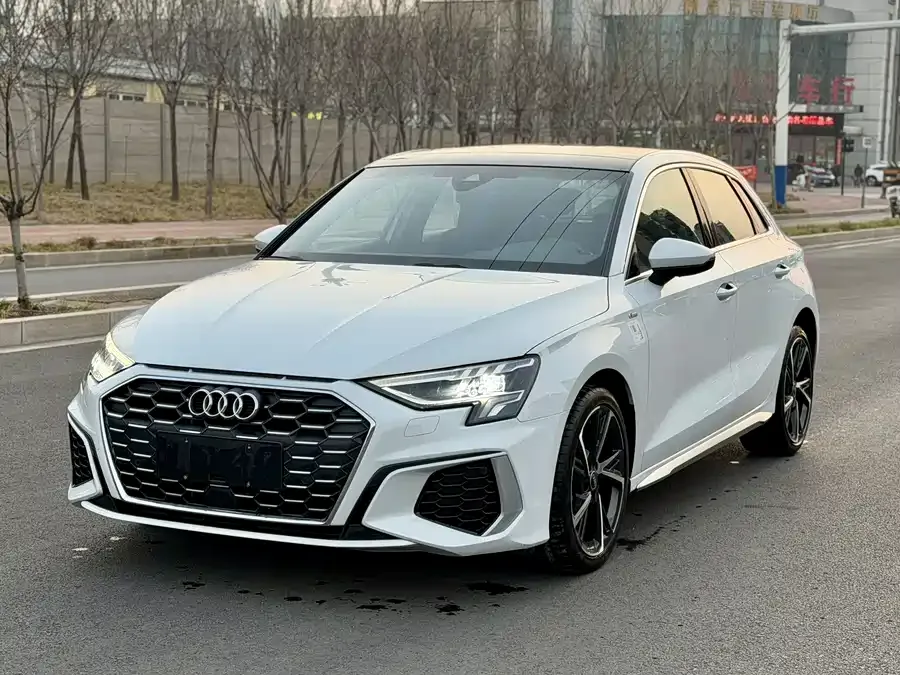 Audi A3 2024 Sportback 35 TFSI stylish and sporty 2024 — фото 1, купить с доставкой в Москву