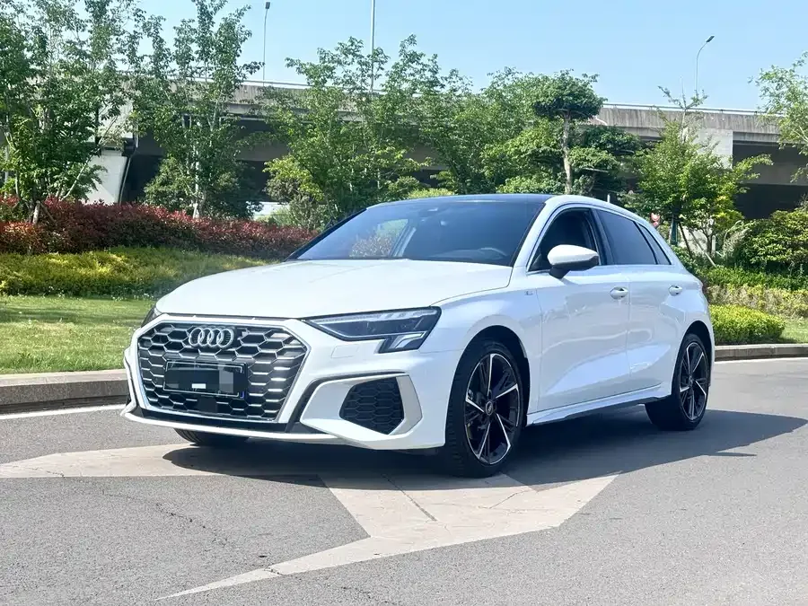 Audi A3 2024 Sportback 35 TFSI stylish and sporty 2024 — фото 1, купить с доставкой в Москву