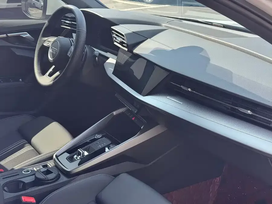 Audi A3 2023 A3L Limousine 35 TFSI Fashion Sports 2023 — миниатюра 4