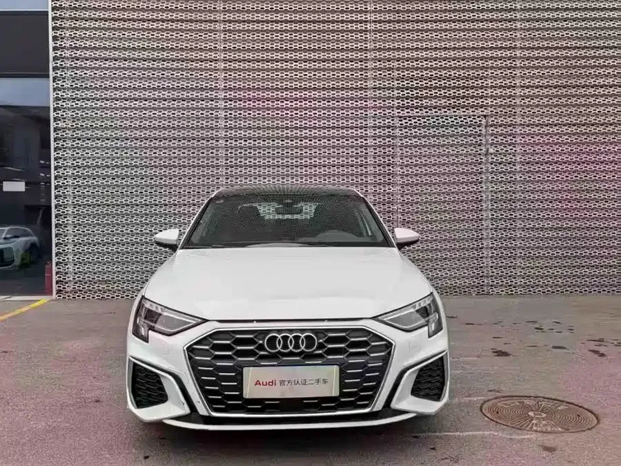 Audi A3 2024 A3L Limousine 35 TFSI Fashion Sports 2024 — миниатюра 2