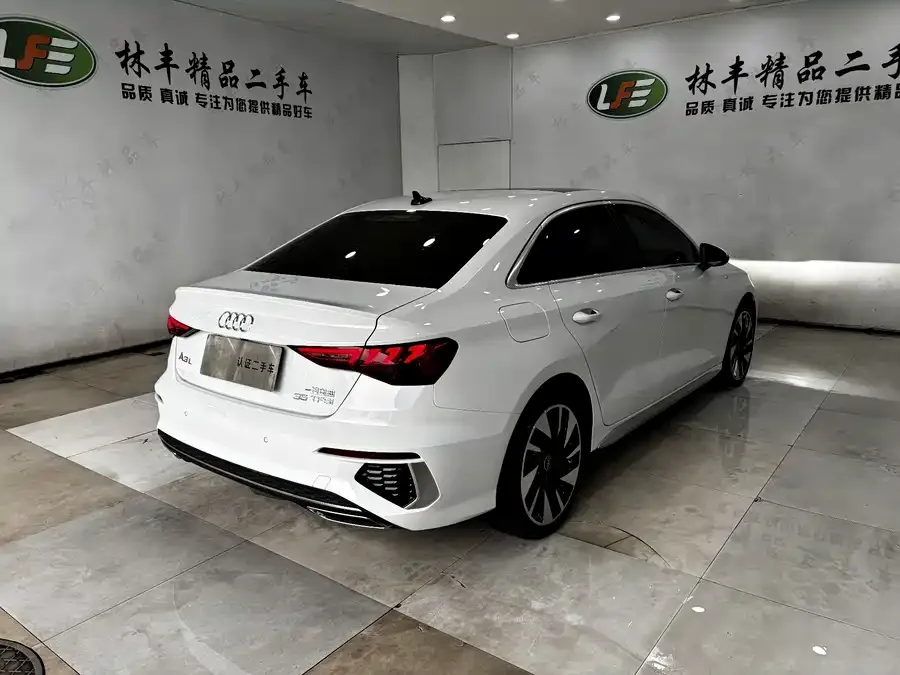 Audi A3 2024 A3L Limousine 35 TFSI Fashion Sports 2024 — миниатюра 2