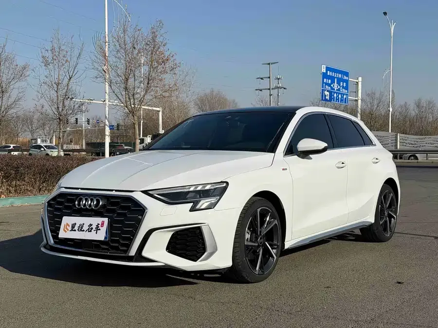 Audi A3 2024 Sportback 35 TFSI stylish and sporty 2024 — фото 1, купить с доставкой в Москву