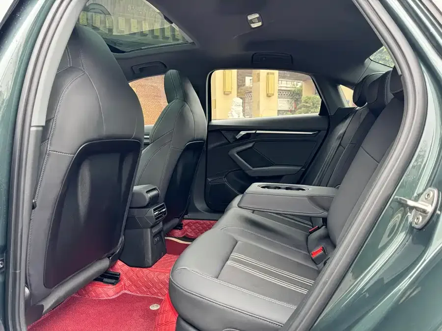Audi A3 2023 facelift A3L Limousine 35 TFSI stylish and sporty 2023 — миниатюра 2