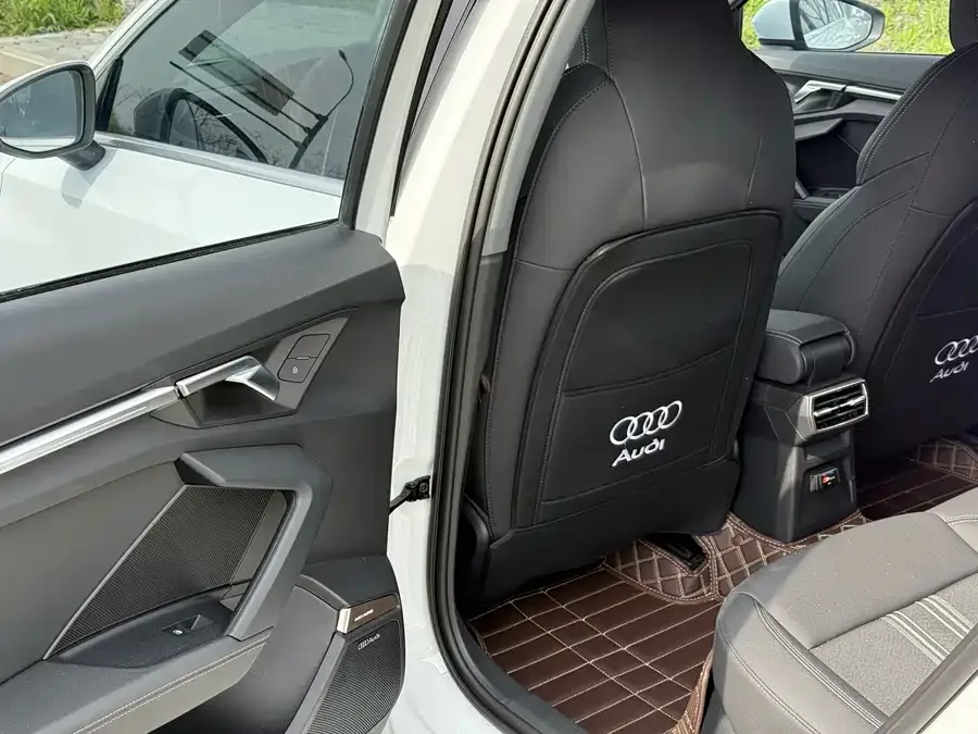 Audi A3 2024 A3L Limousine 35 TFSI Fashion Sports 2024 — миниатюра 3