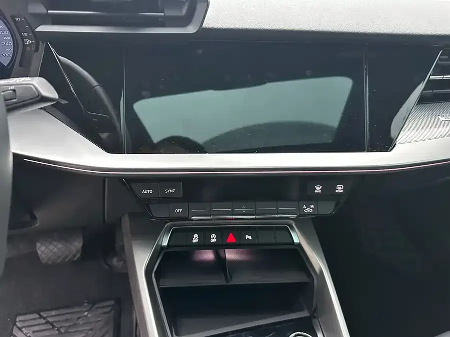Audi A3 2024 Sportback 35 TFSI stylish and sporty 2024 — миниатюра 3