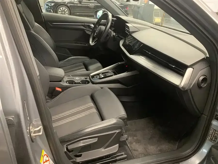 Audi A3 2023 A3L Limousine 35 TFSI Fashion Sports 2023 — миниатюра 3